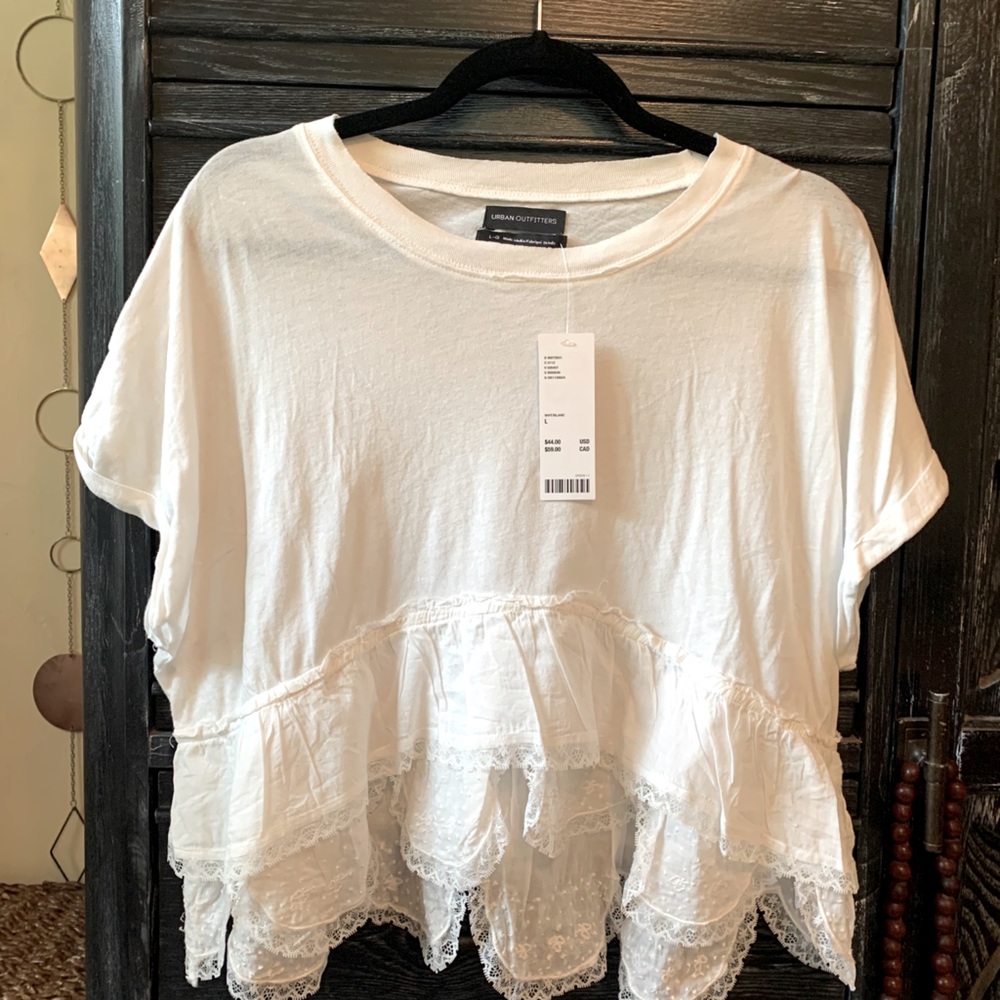 UO white crop tee
